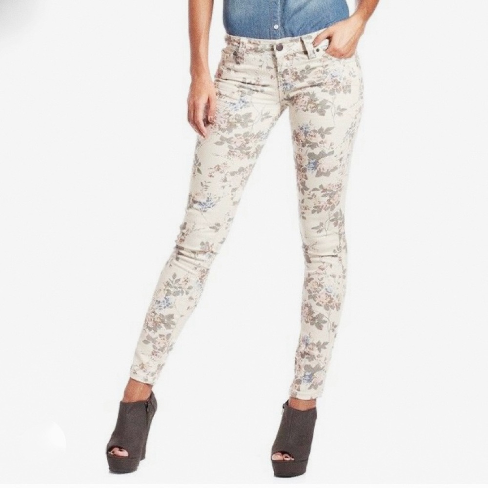 NWOT Hot Kiss Floral Jeans